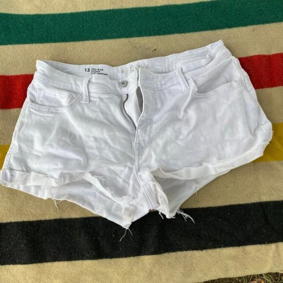 Arizona Jean Co White Denim Shorts Women’s Size 13